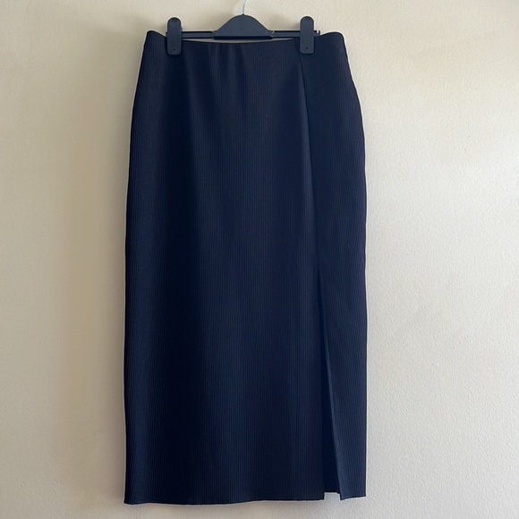 H&M Black Midi Skirt - Picture 1 of 3